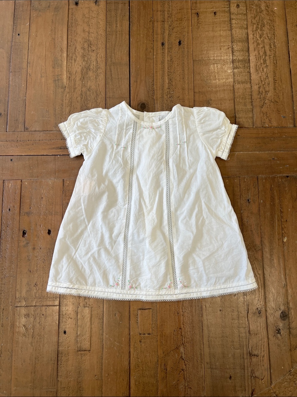 Remember Nguyen off white hand embroidered rosette short sleeve dress 9 months